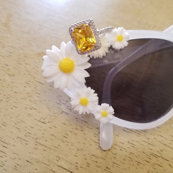 925 Swarovski Elements yellow emerald Women's Ring size 9 - Picture 2 of 8